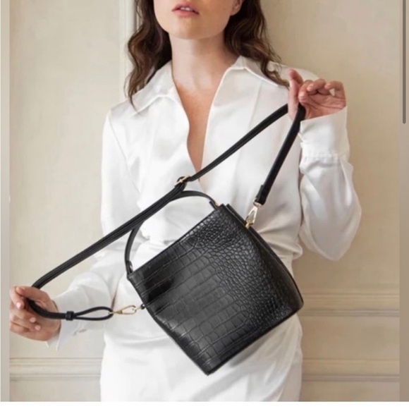 *NEW* AOTA VEGAN CROC LEATHER BUCKET BAG - Picture 1 of 7